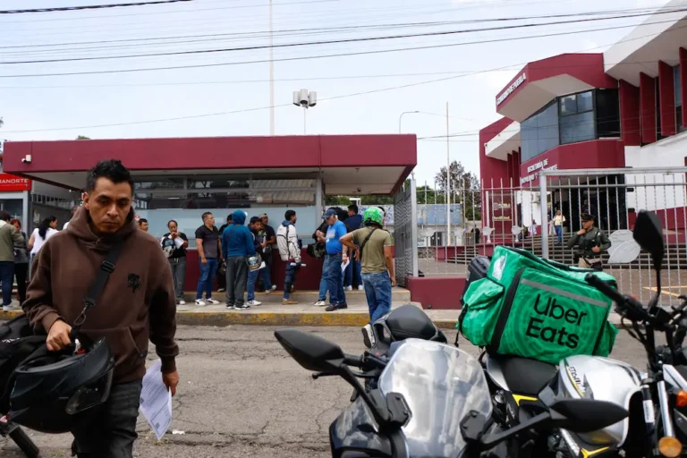 ¿Eres motociclista? Ya puedes tramitar tu holograma en los módulos de la SMT
