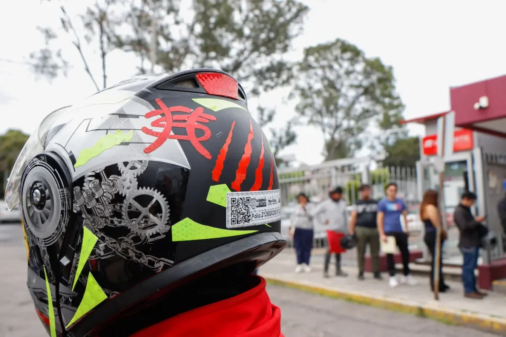¿Eres motociclista y aún no tramitas tu holograma? Esto debes saber