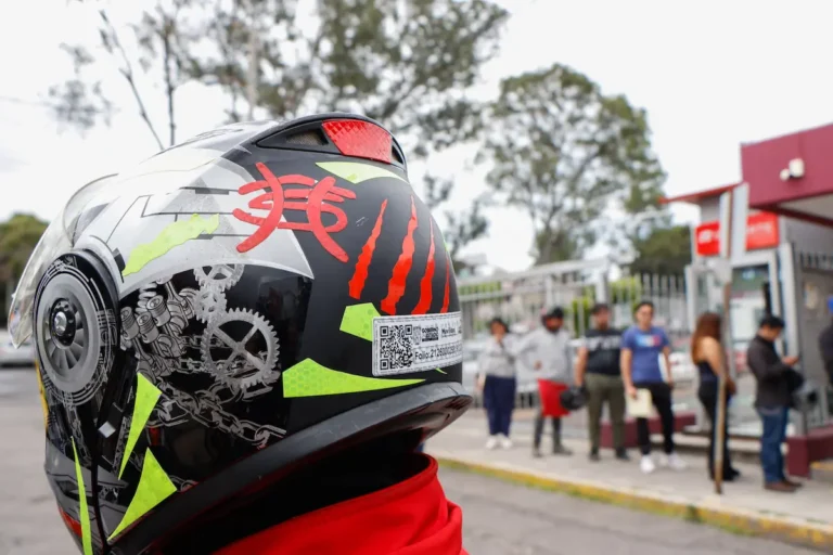 ¿Eres motociclista y aún no tramitas tu holograma? Esto debes saber