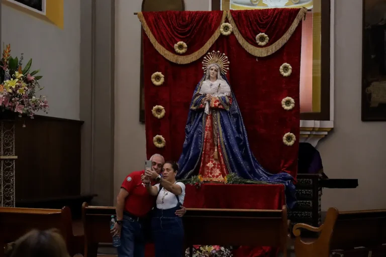 La Virgen del Carmen y el origen del escapulario entregado a San Simón Stock