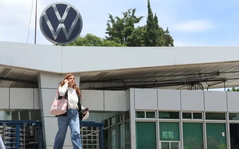 Volkswagen Puebla recortará 1,200 empleos por producción